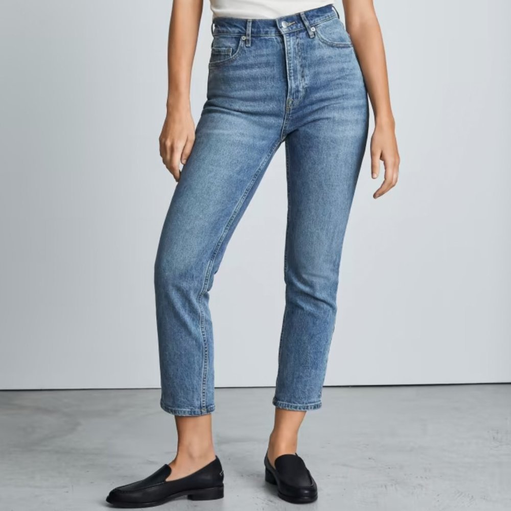 Everlane Original 90s Cheeky Jeans in Worn Out Blue size 28 Womens